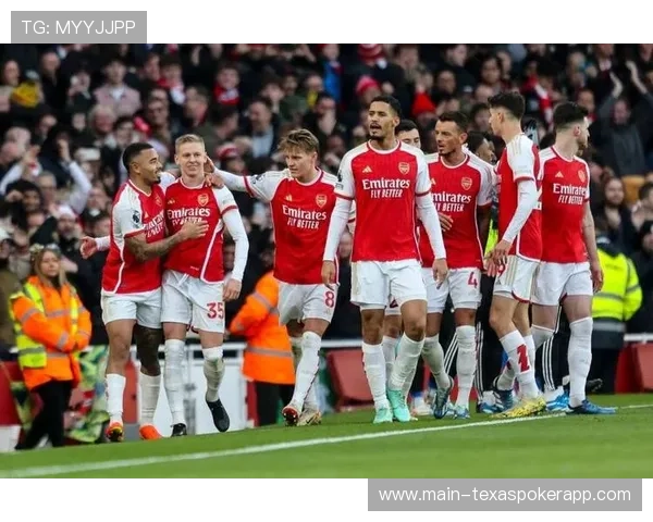 控球与反击的极致对决:曼城利物浦红蓝大战背后的战术演进分析 控球与反击的极致对决:曼城利物浦红蓝大战背后的战术演进分析